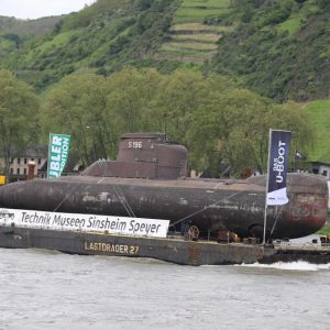Das U Boot passiert den Rhein in Andernach